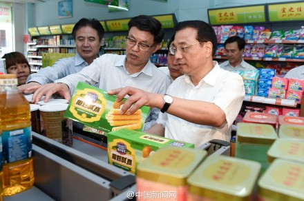 李克強改變考察行程 走進雜貨店